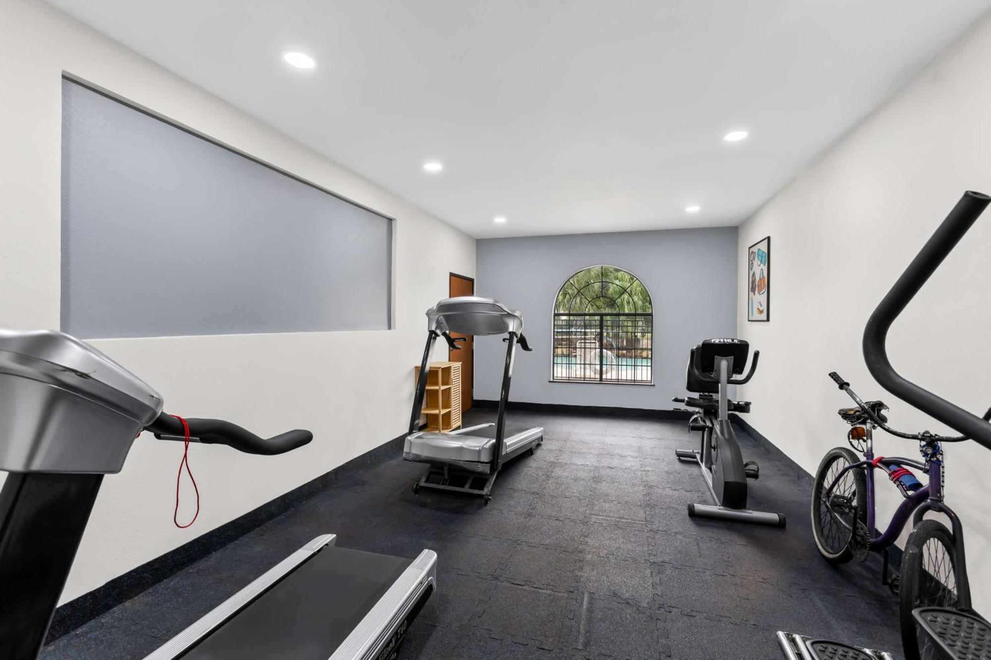 Sonesta Essential Beaumont Hotel Екстериор снимка