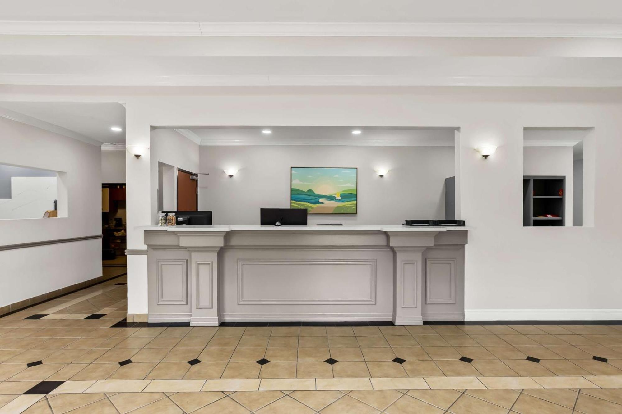 Sonesta Essential Beaumont Hotel Екстериор снимка